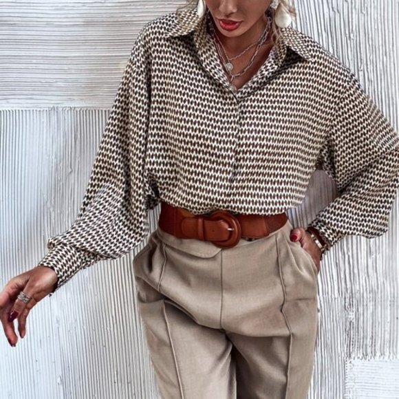 Classy Allover Print Blouse - Picture 5 of 7